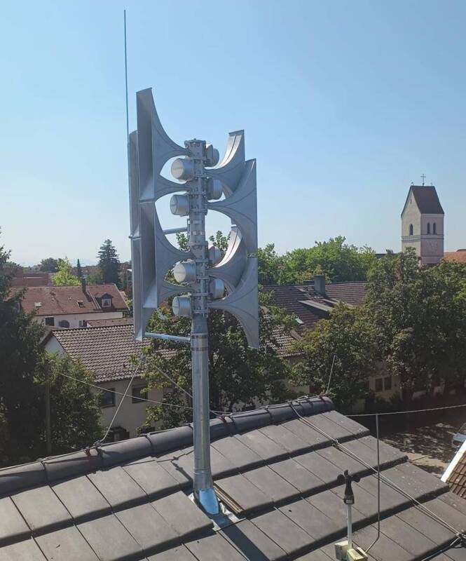 Sirene Warnanlage auf dem Grundschuldach